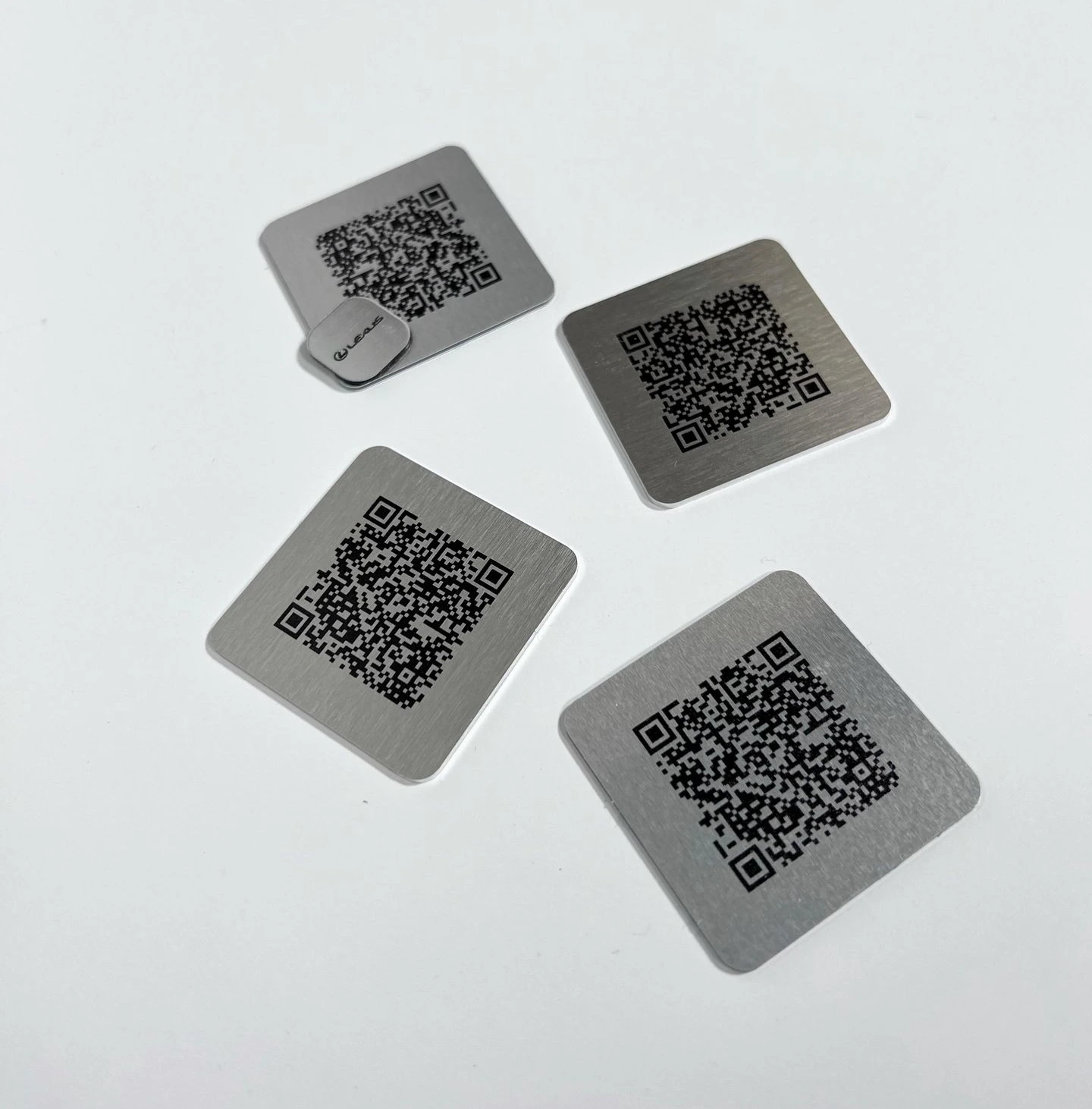 planches QR code imprimé plexiglas argenté