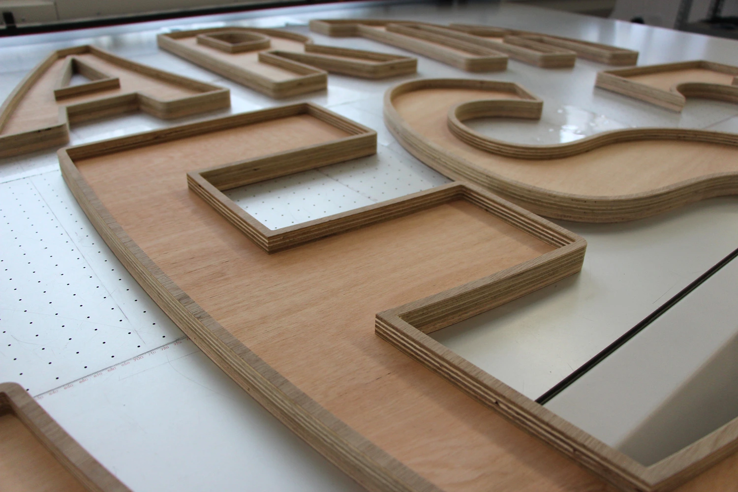 lettres relief découpées